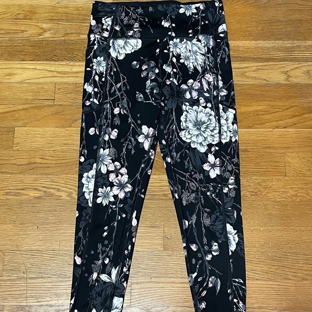 Victoria’s Secret Capri Leggings